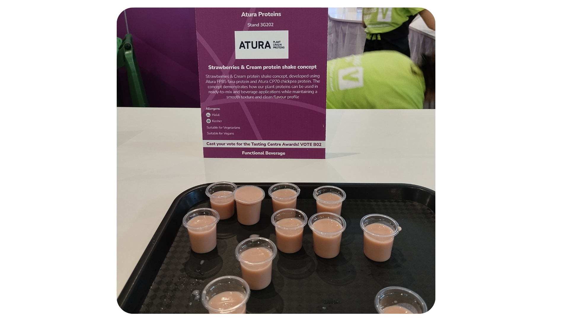 Strawberries & Cream Protein Shake Concept de Atura Proteins